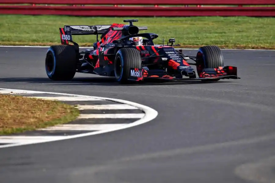 RED BULL. El RB15, con diseño provisional, contará con motores de Honda.