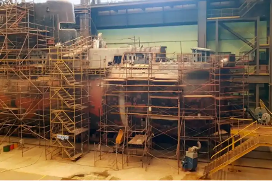 ARA SANTA CRUZ. Ya comenzaron las reparaciones del buque.