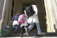 ¡Se acercan las clases! Cinco consejos para que la mochila no dañe la espalda de los chicos