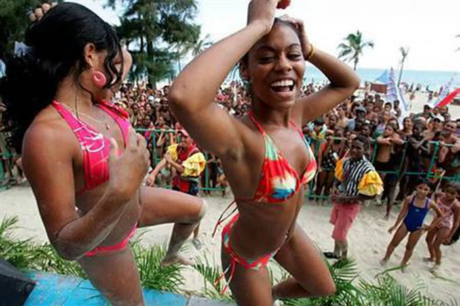 Quieren prohibir el reggaetón en Cuba por considerarlo peligroso y misógino