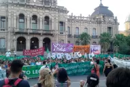 Cientos de tucumanos se sumaron al pañuelazo en favor del aborto legal
