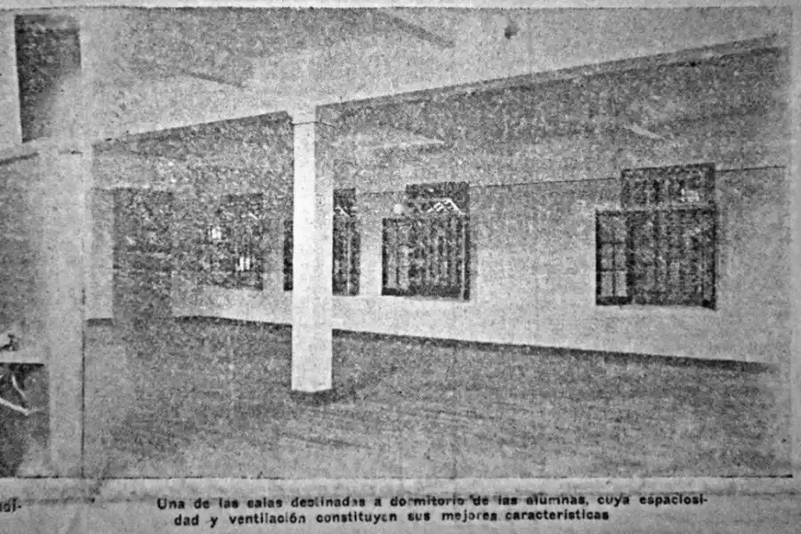 DORMITORIOS. Una amplia y ventilada sala para albergar a las alumnas. 