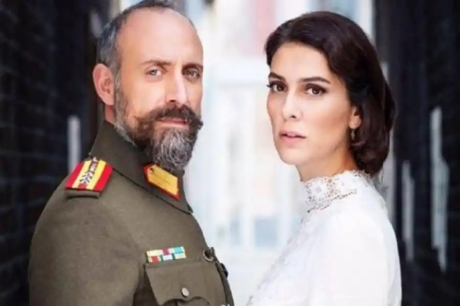 Onur y Sherazede vuelven a la televisión argentina con una nueva novela turca