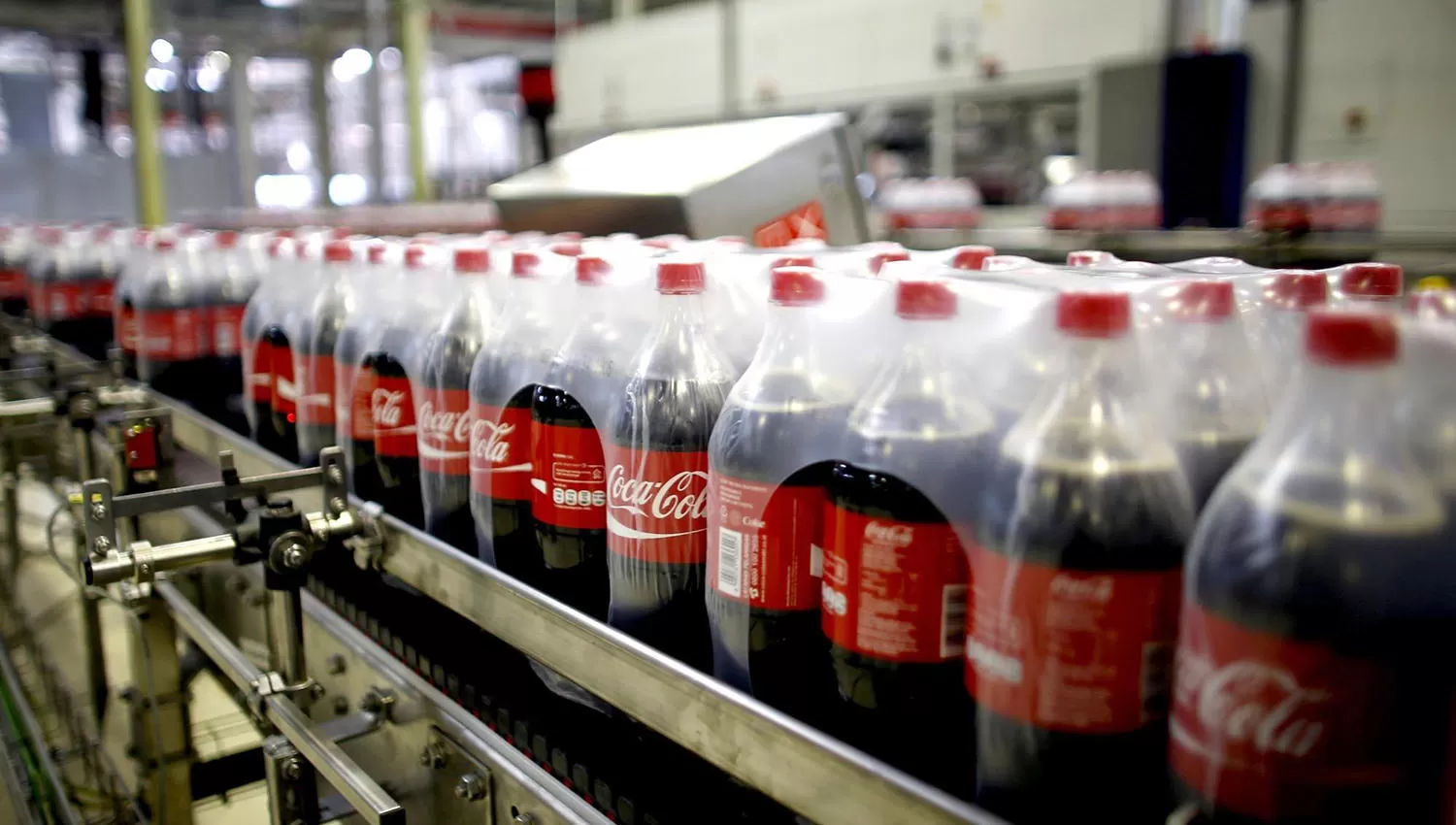 Ante la caída del consumo, Coca-Cola presentó un procedimiento preventivo de crisis