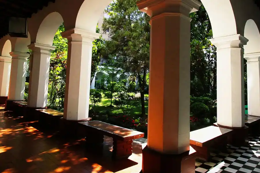 Sede Central: 9 de julio 165