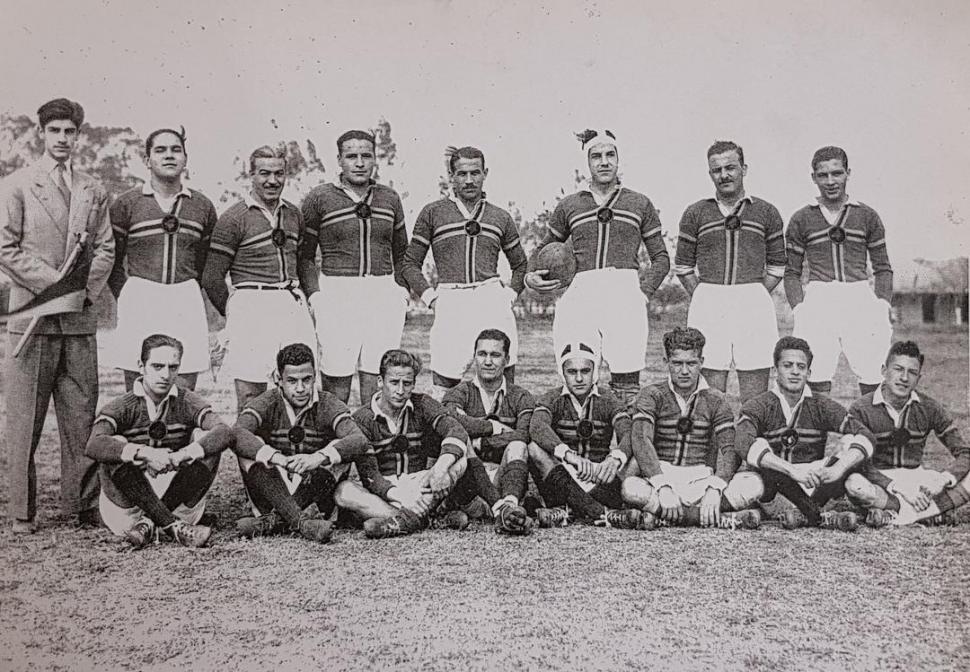 CAMADA FUNDACIONAL. El primer equipo de Cardenales Rugby Club, en 1944. FOTO / PRENSA UAR