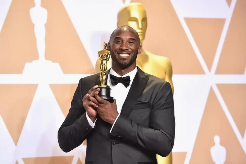 HACE HISTORIA. El ex basquetbolista, Kobe Bryant, se convirtió en el primer deportista en ganar personalmente un Oscar. Lo hizo en 2018 con “Dear Basketball”. 