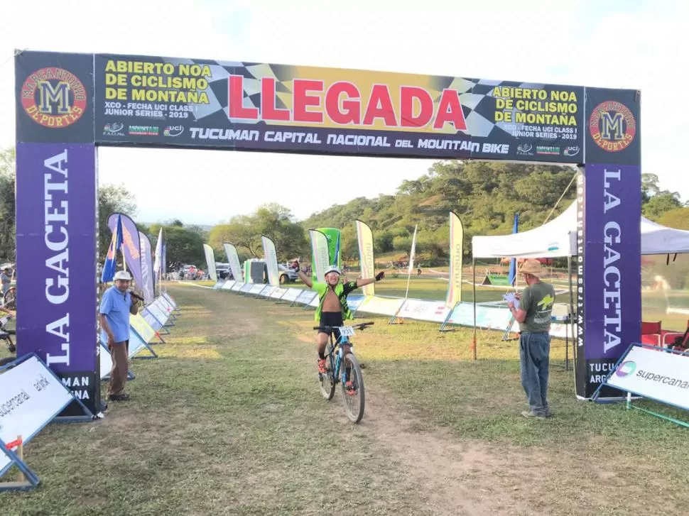 A FESTEJAR. Enzo Aguilera fue el ganador en Infantiles B. prensa mountain bike tucumán club 