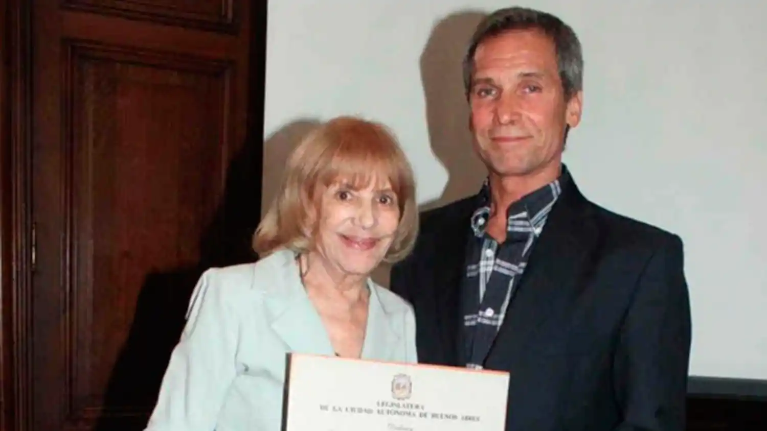 BEATRIZ TAIBO. Con su hijo Raúl Taibo.