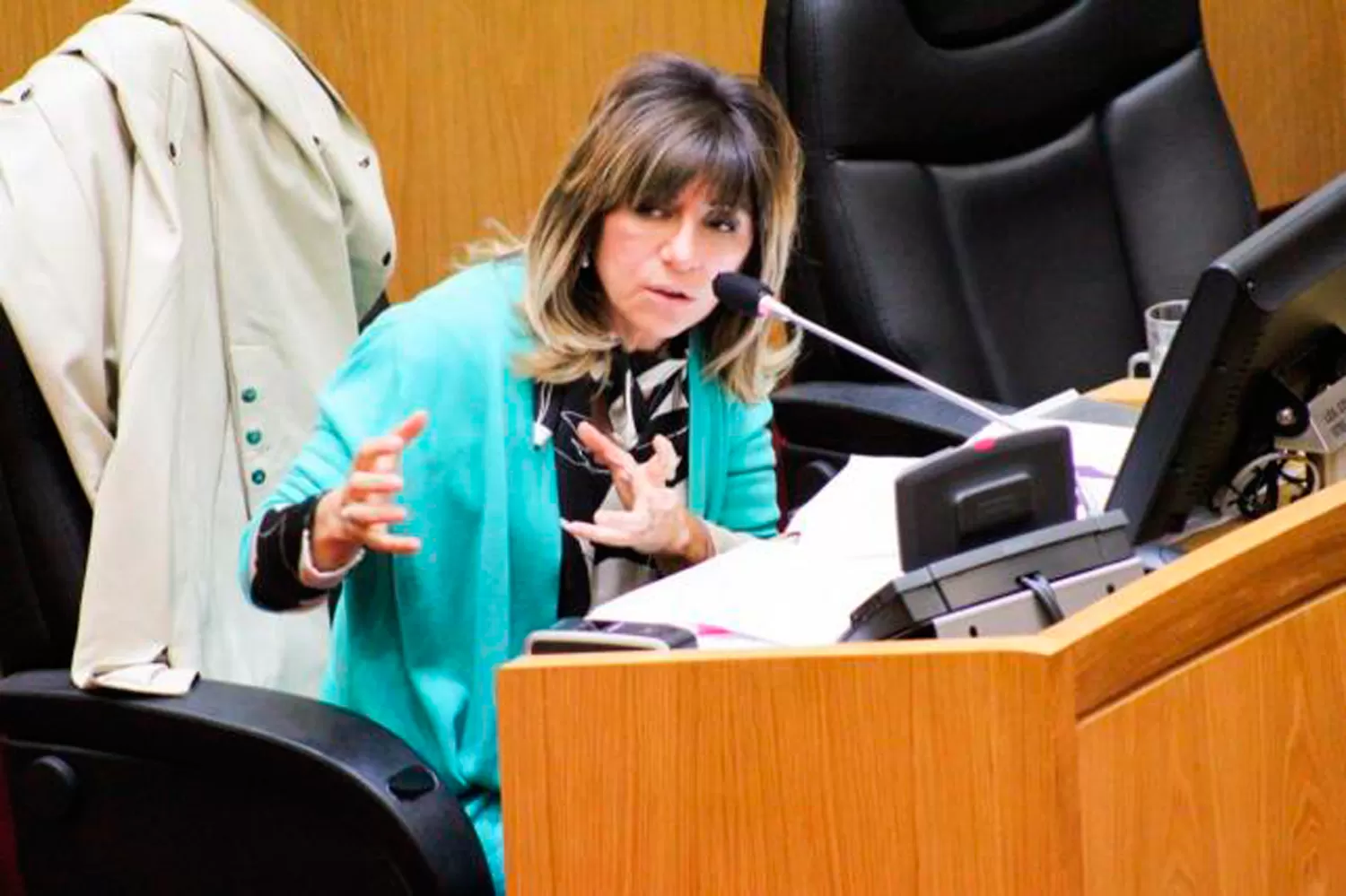 LA LEGISLADORA. Stella Maris Córdoba defiende que Alfaro debería ser el primero en renunciar.