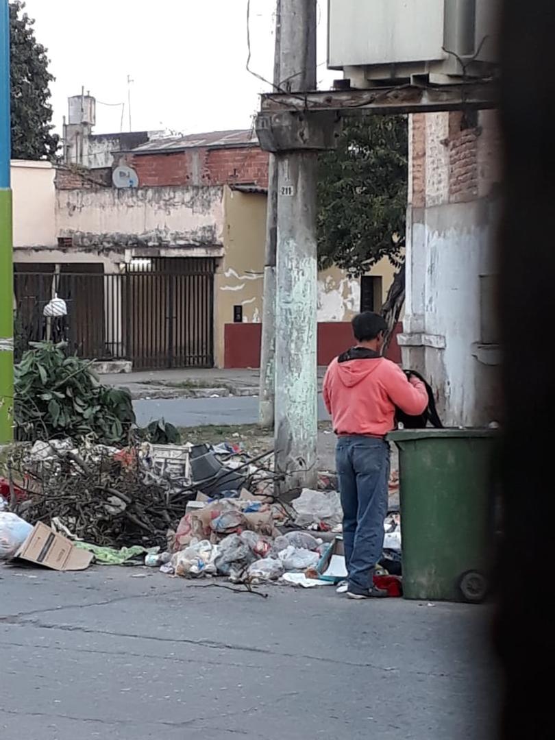 Arrojan basura en pleno barrio El Bosque y amenazan a vecinos - LA ...