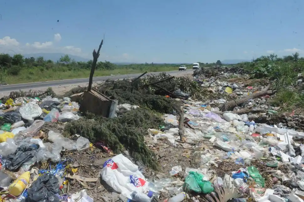 Se comprometen a erradicar   un vaciadero en Alderetes