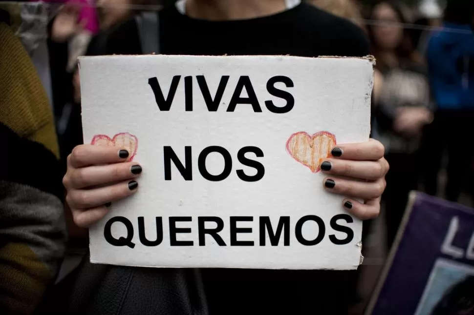 RECLAMO. En Tucumán, como en todas las provincias del país, se multiplicaron las marchas en reclamo de políticas públicas contra la violencia machista. 