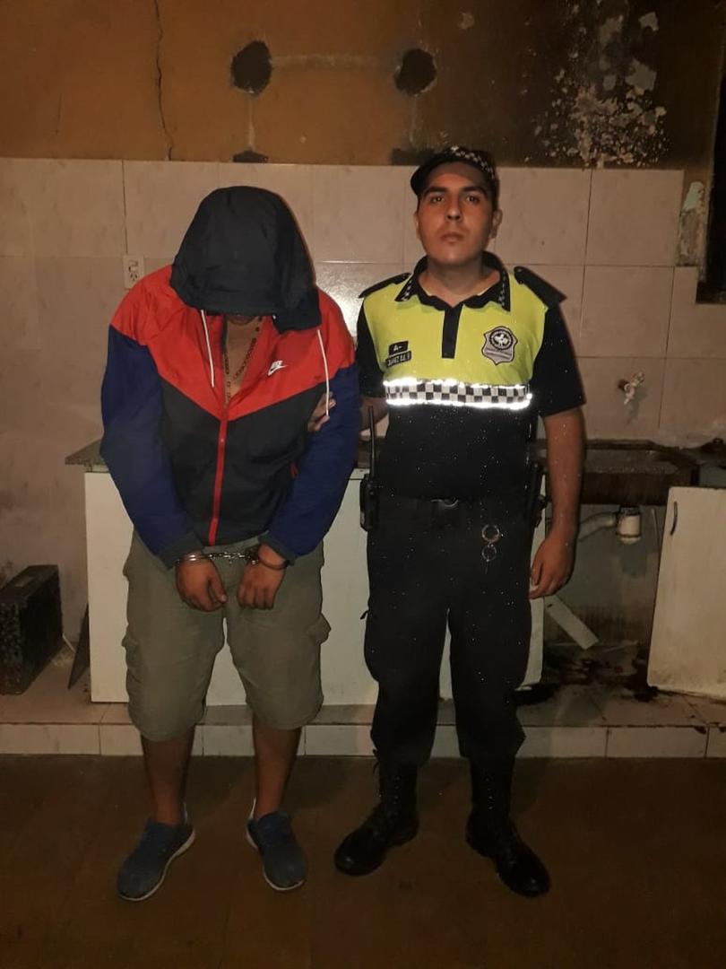 ESPOSADO. El detenido, de 22 años, fue el único capturado.  