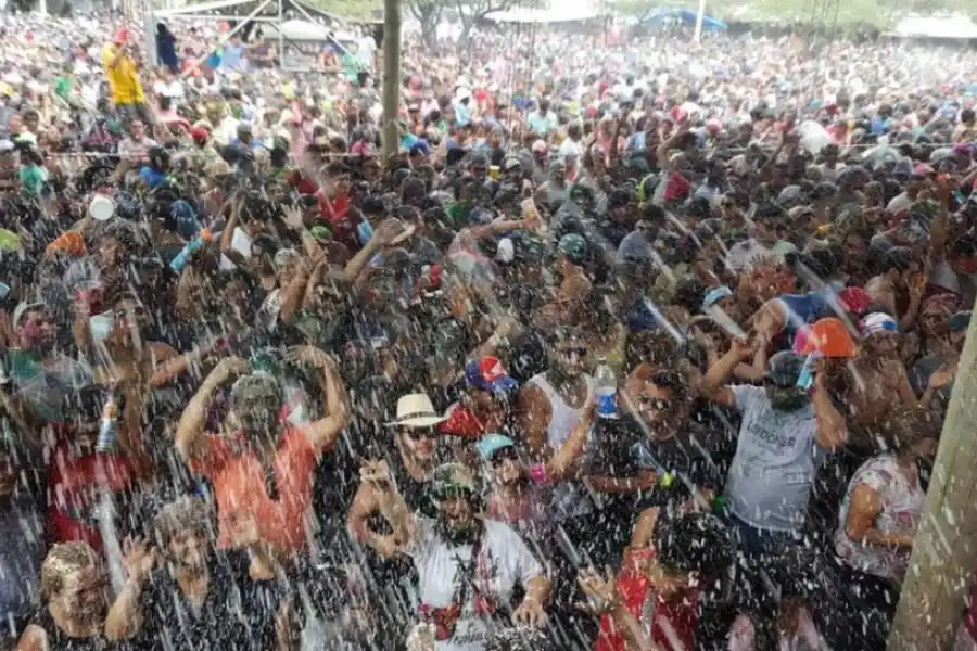 ALEGRÍA Y DIVERSIÓN. Hasta mañana, las calles de Amaicha del Valle estarán pintadas de carnaval. la gaceta / fotos de rodolfo casen - josé nuno