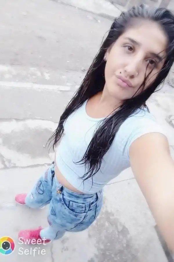 EL LUGAR. El mortal ataque se produjo en la casa de la puerta de la joven, en el corazón de “La Bombilla”.  