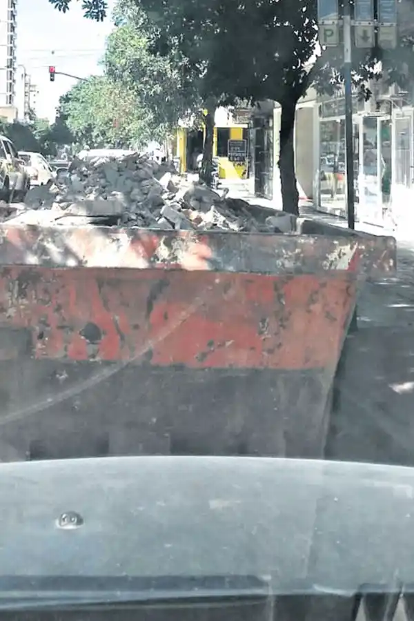 Mal olor frente a un colegio