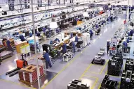 La industria arrancó el año con baja del 10,8%