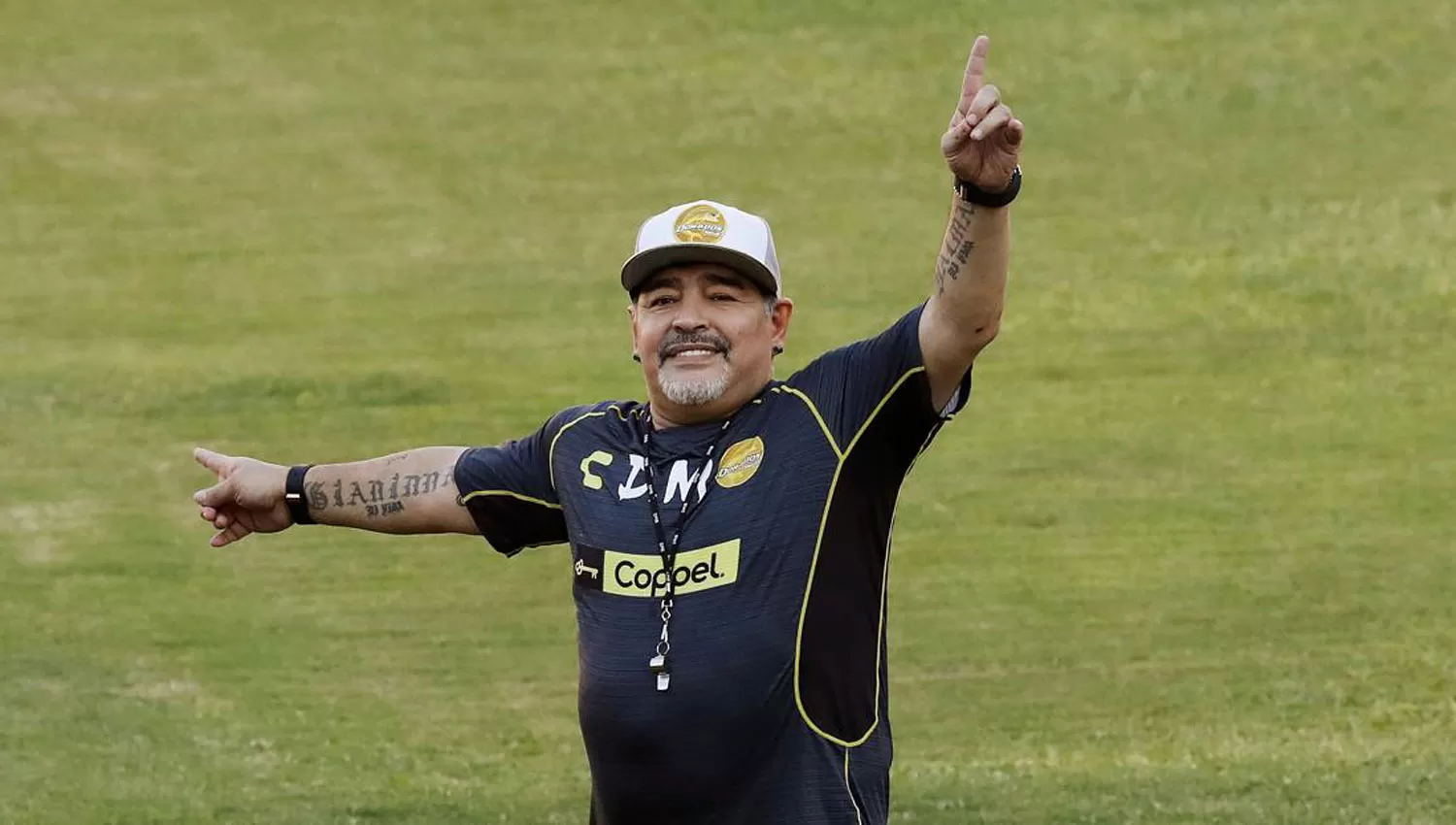 Maradona no se salvó de los memes tras conocerse que tiene tres hijos cubanos