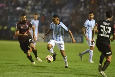 Atlético perdió por poco y sufre mucho