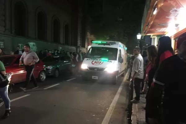 Sergio Denis se cayó del escenario del Mercedes Sosa y tuvo que ser hospitalizado de urgencia