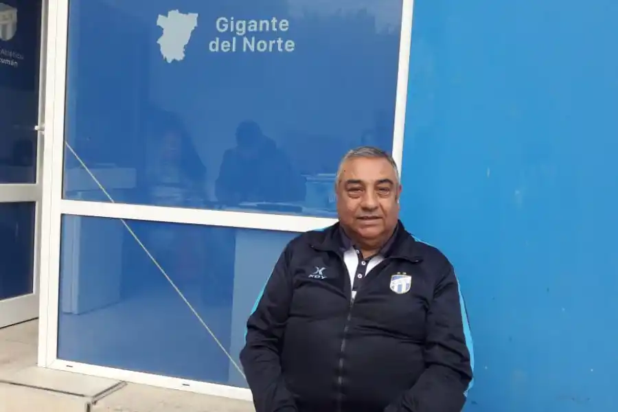 Los trabajadores del “Decano” hicieron su propia entrada en calor antes del duelo con River 