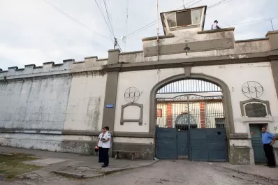 Al penal de Villa Urquiza ingresan cocaína y pastillas, denunció un abogado