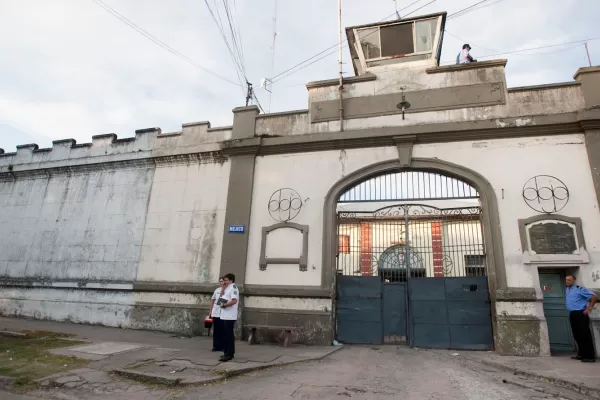 Un empleado de Villa Urquiza intentó ingresar con 2.000 pastillas al penal