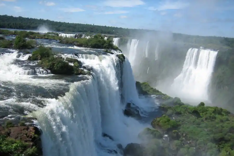 CATARATAS DEL IGUAZÚ. Uno de los destinos más famosos del país.