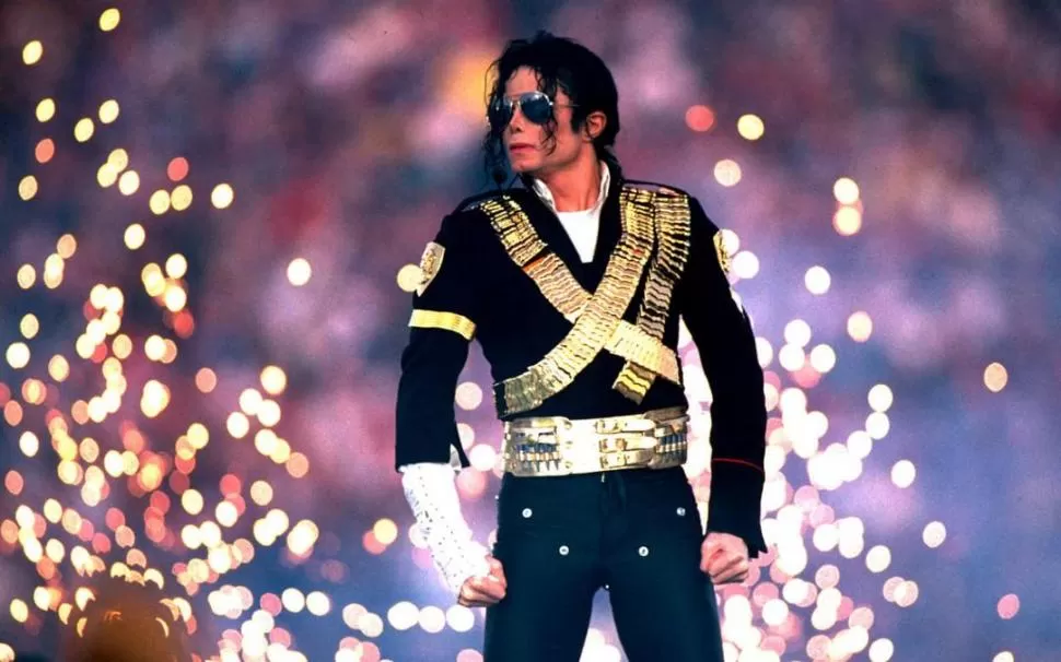 EL “REY DEL POP”. Michael Jackson durante un concierto en su época de mayor éxito, a principios de los 90. 