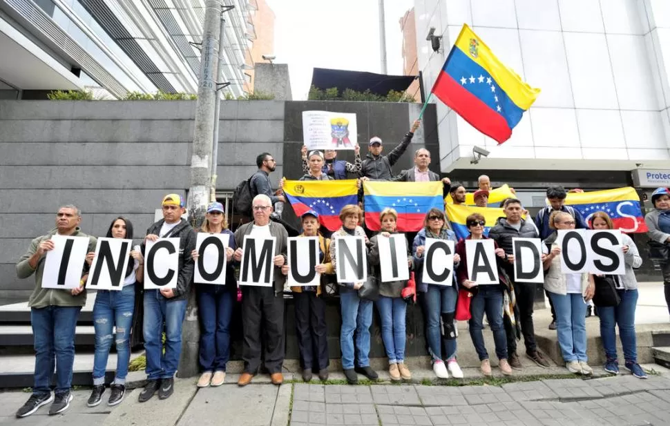 QUEJAS. Maduro culpó a Estados Unidos por el apagón; en tanto que Guaidó llamó a una nueva marcha. REUTERS 