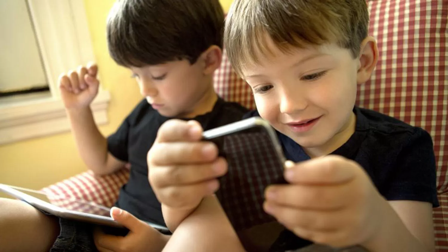 Consejos útiles: 17 reglas para tu hijo antes de regalarle el primer celular