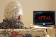 Maratones, delivery y clásicos: ¿cómo usan Netflix los adultos mayores?
