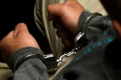 Condenan a un hombre por manosear a un niño en una cancha de fútbol