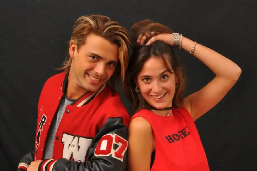 CONDUCTORES. Valentín y Agostina Esteban conducen “Linkeados”. 