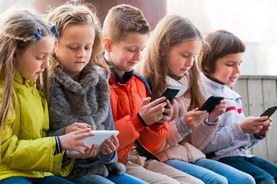 Consejos útiles: 17 reglas para tu hijo antes de regalarle el primer celular