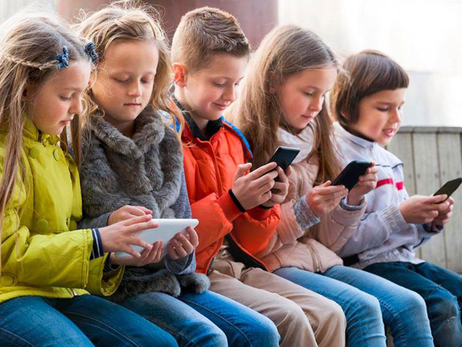 Consejos útiles: 17 reglas para tu hijo antes de regalarle el primer celular