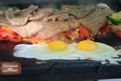 Hoy, en Cocinando con Maxi: bifes a la criolla