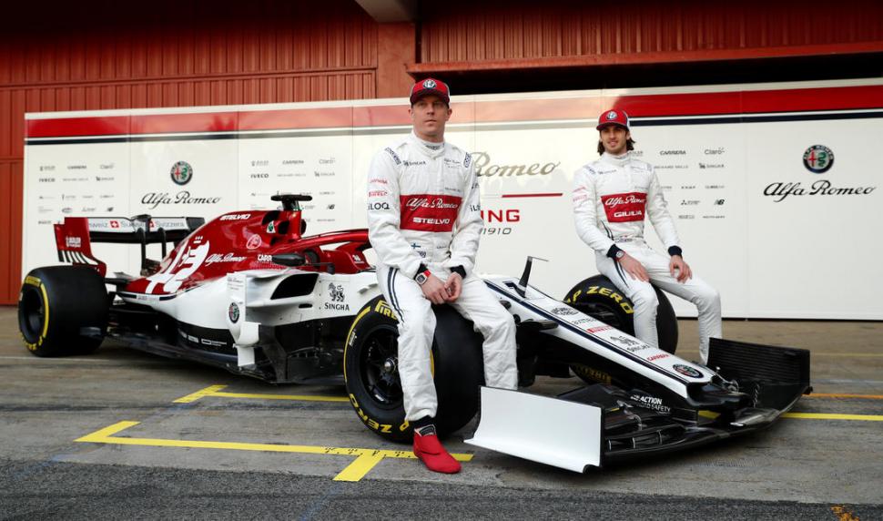 ALFA ROMEO RACING. El finlandés Kimi Räikkönen y el italiano Antonio Giovinazzi tienen a combinar la experiencia y el talento. Räikkönen lleva 294 carreras disputadas (un título) y Giovinazzi, tester de Ferrari y reserva de Sauber, dos.
