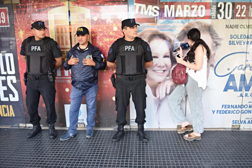 PERICIAS. Por la tarde se sumaron al operativo agentes del Laboratorio de Toxicología de la Policía de Tucumán. la gaceta / foto de juan pablo sánchez noli