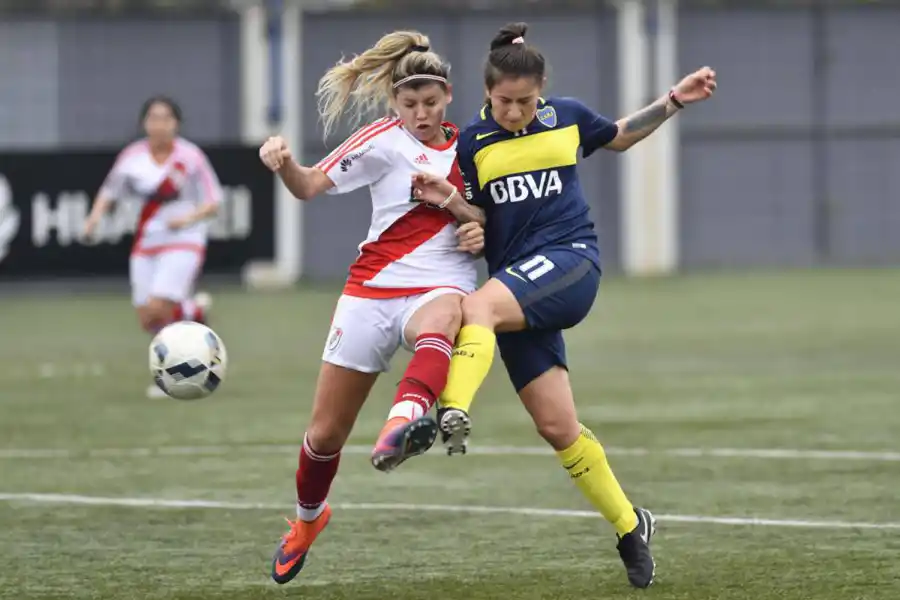 Cómo serán los primeros pasos del fútbol femenino profesional en Argentina