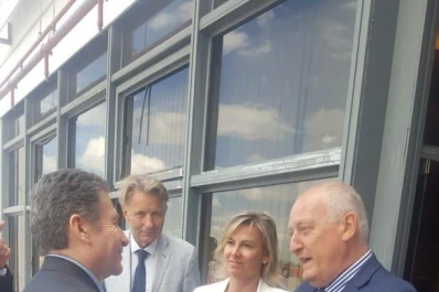 El embajador de Francia recorrió el aeropuerto