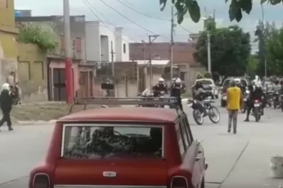 Entre disparos e insultos, la Policía detuvo a un acusado de asaltar con un motocarro