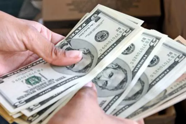 El dólar retrocedió un 1,5% y cerró a $ 41,13