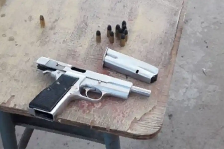 Detienen a dos policías acusados de robar en la sucursal de EDET de La Madrid