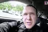 “Un hombre blanco común” contra “un grupo de invasores”