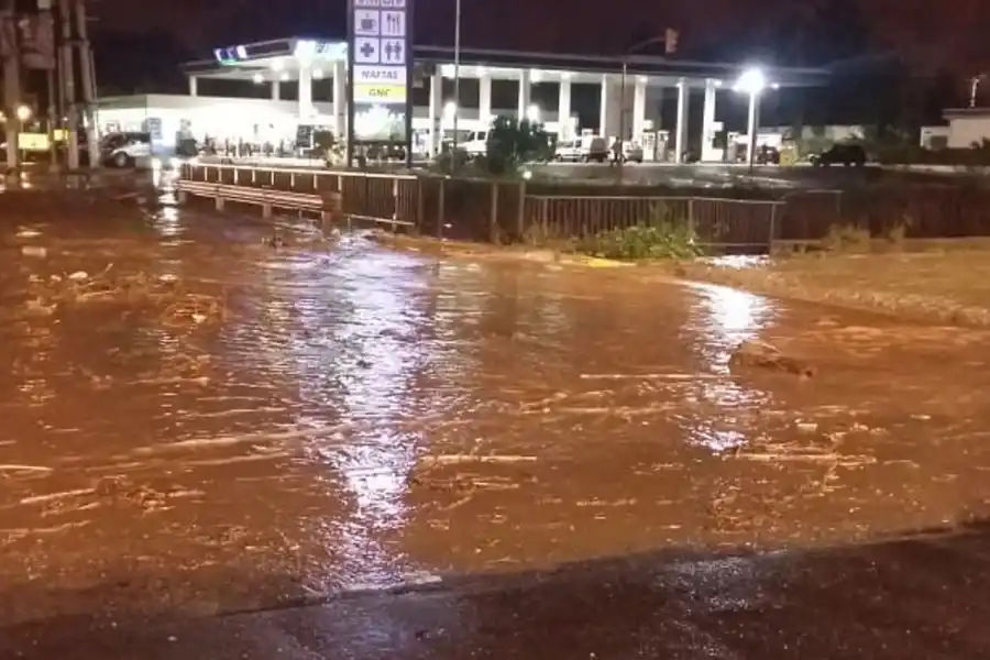 Por las fuertes lluvias, el canal Sur alcanzó niveles alarmantes