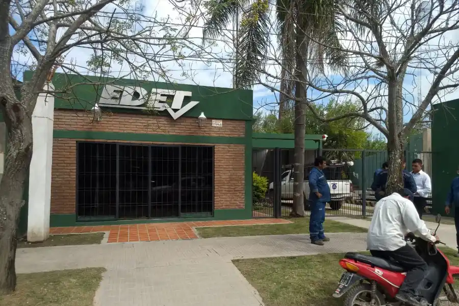 TENSIÓN EN EL SUR. La sede de EDET está ubicada al frente de la comisaría de La Madrid. El atraco generó tensión en el pueblo.