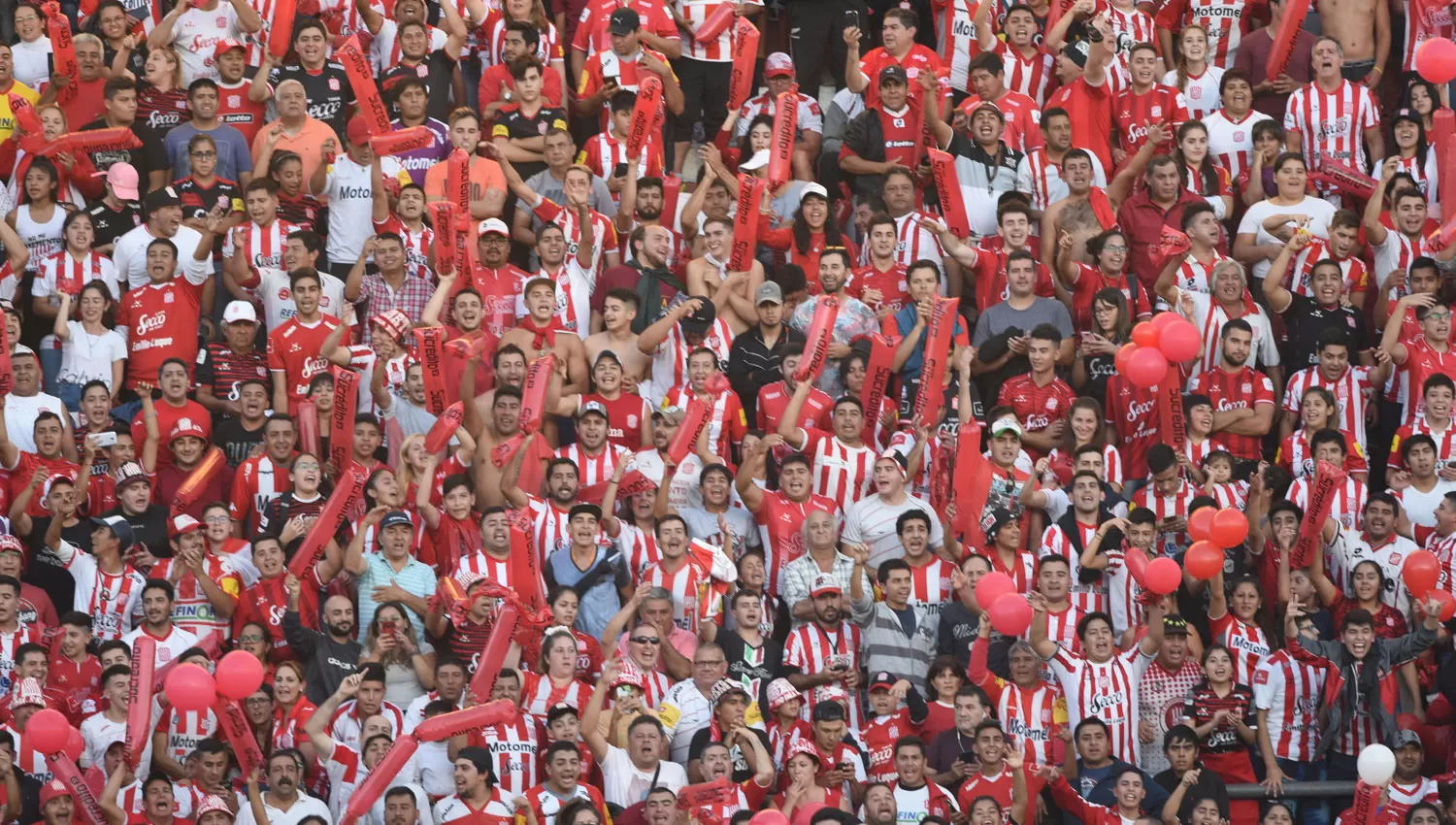 Los hinchas aplaudieron al equipo a pesar del descenso. LA GACETA/FOTO DE JUAN PABLO SÁNCHEZ NOLI