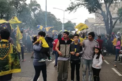 Por la felicidad de su hijo, una mamá Millonaria lo llevará a la cancha